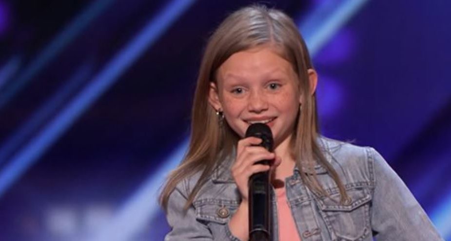 At the talent show, she was asked to sing without music. The girl didn ...